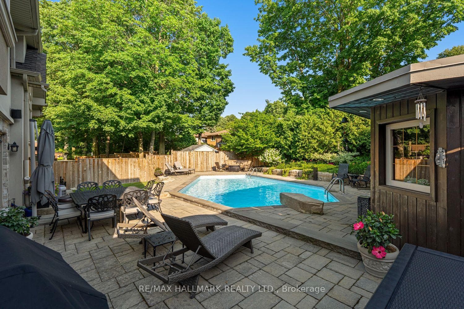 25 Queensborough Crescent photo 38
