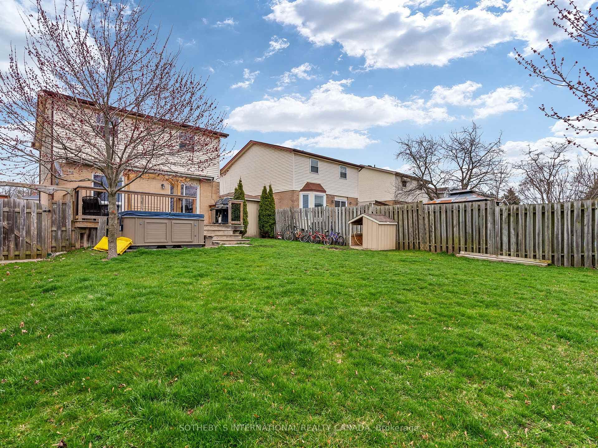 128 Stonyburn Crescent photo 23