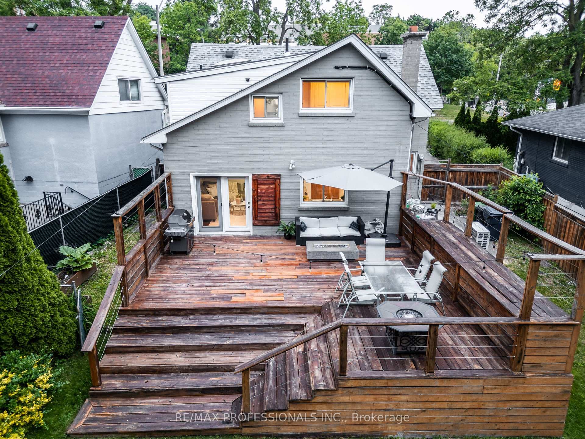 4625 Dundas Street photo 33