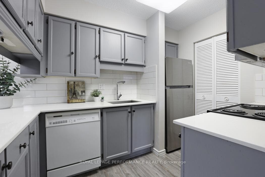 142 Waverley Street Unit 2D photo 16