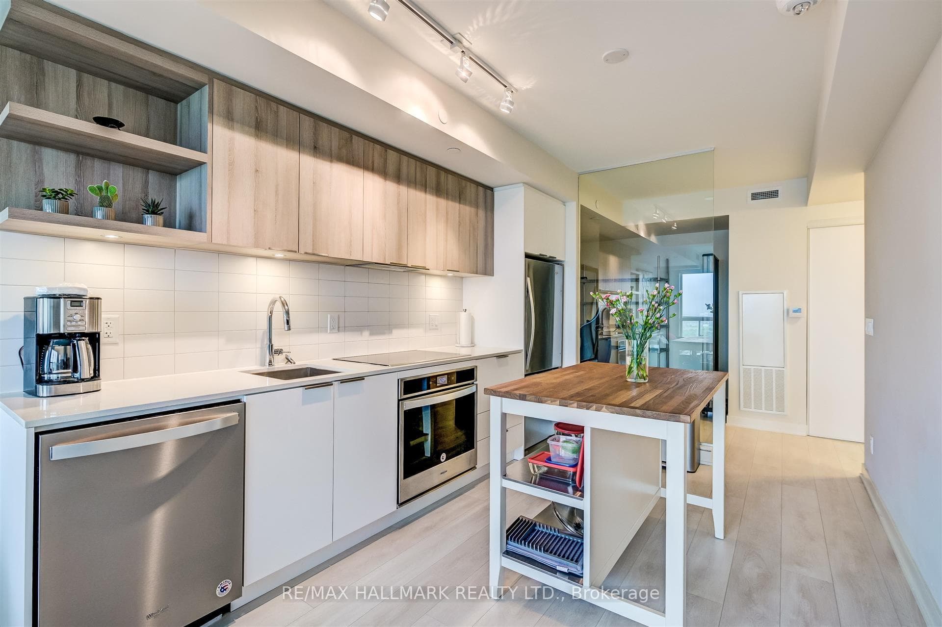 6 Sonic Way Unit N2805 photo 10