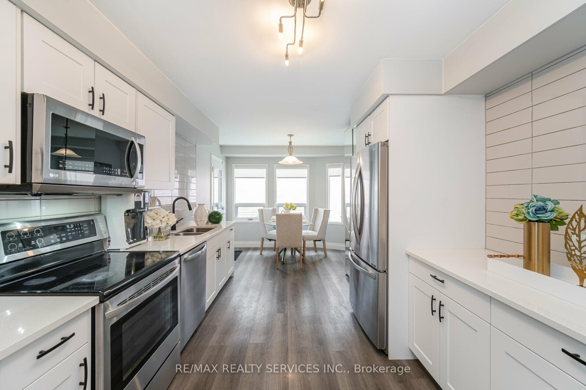 262 Tagge Crescent photo 10