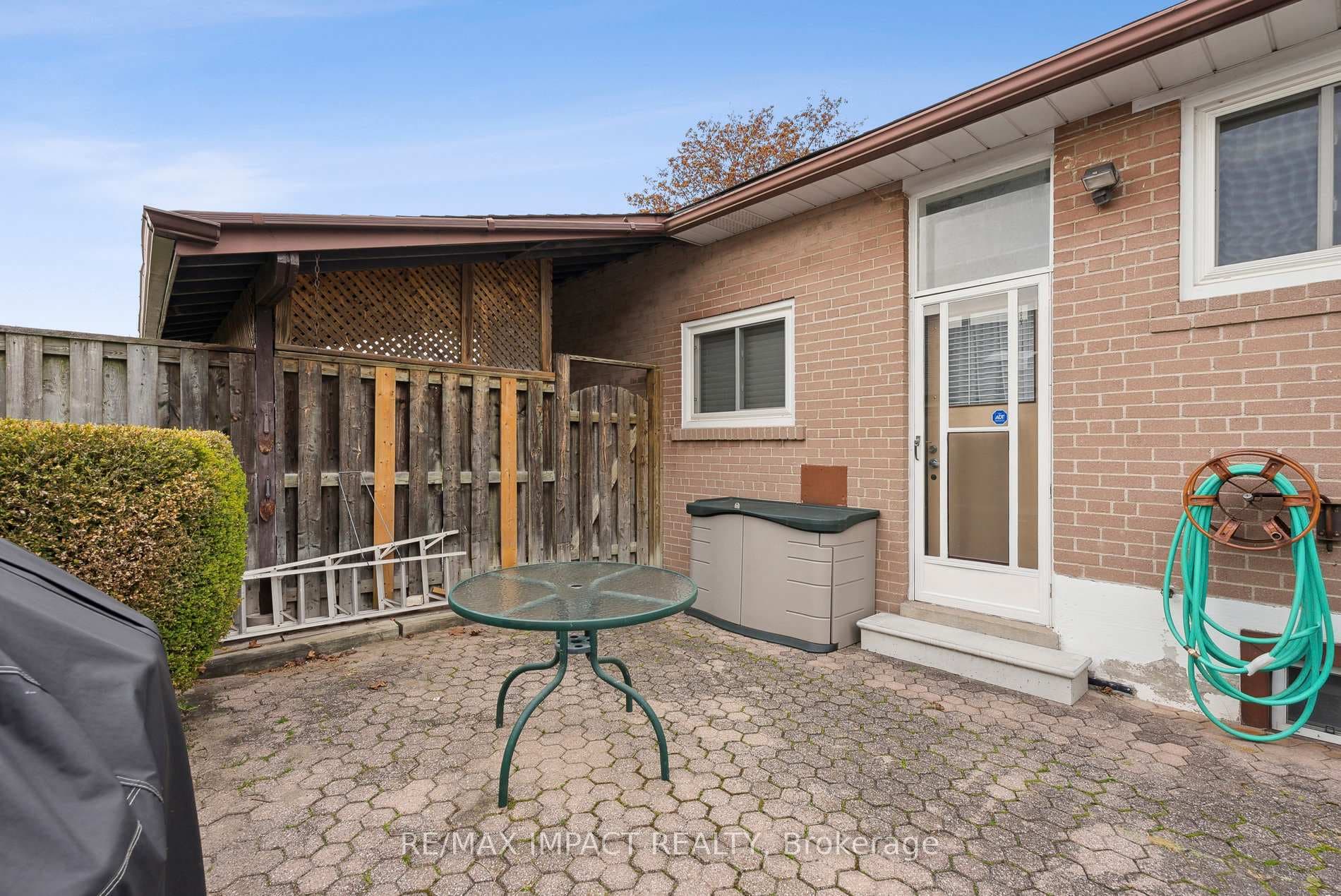 886 Grenoble Boulevard photo 39