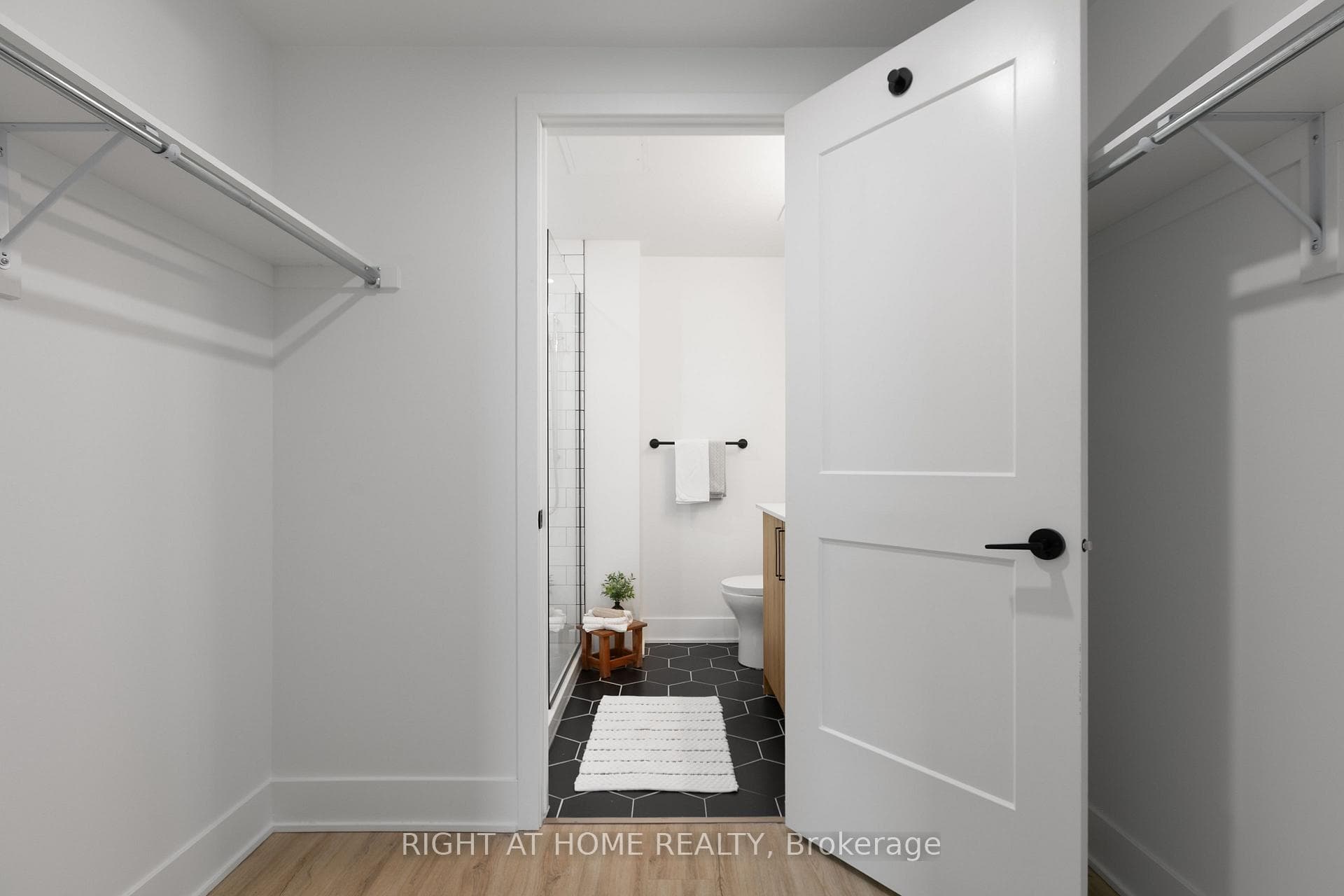 377 Winona Avenue Unit 607 photo 24