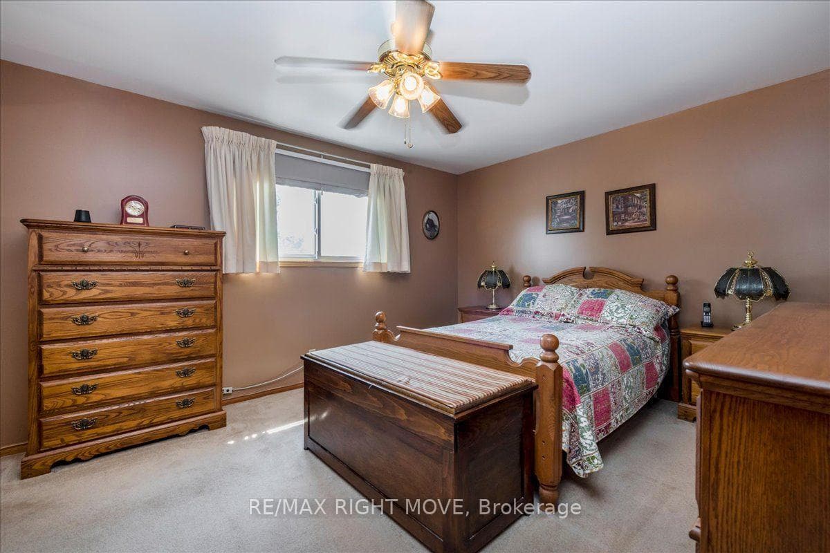55 Laurentian Lane photo 18