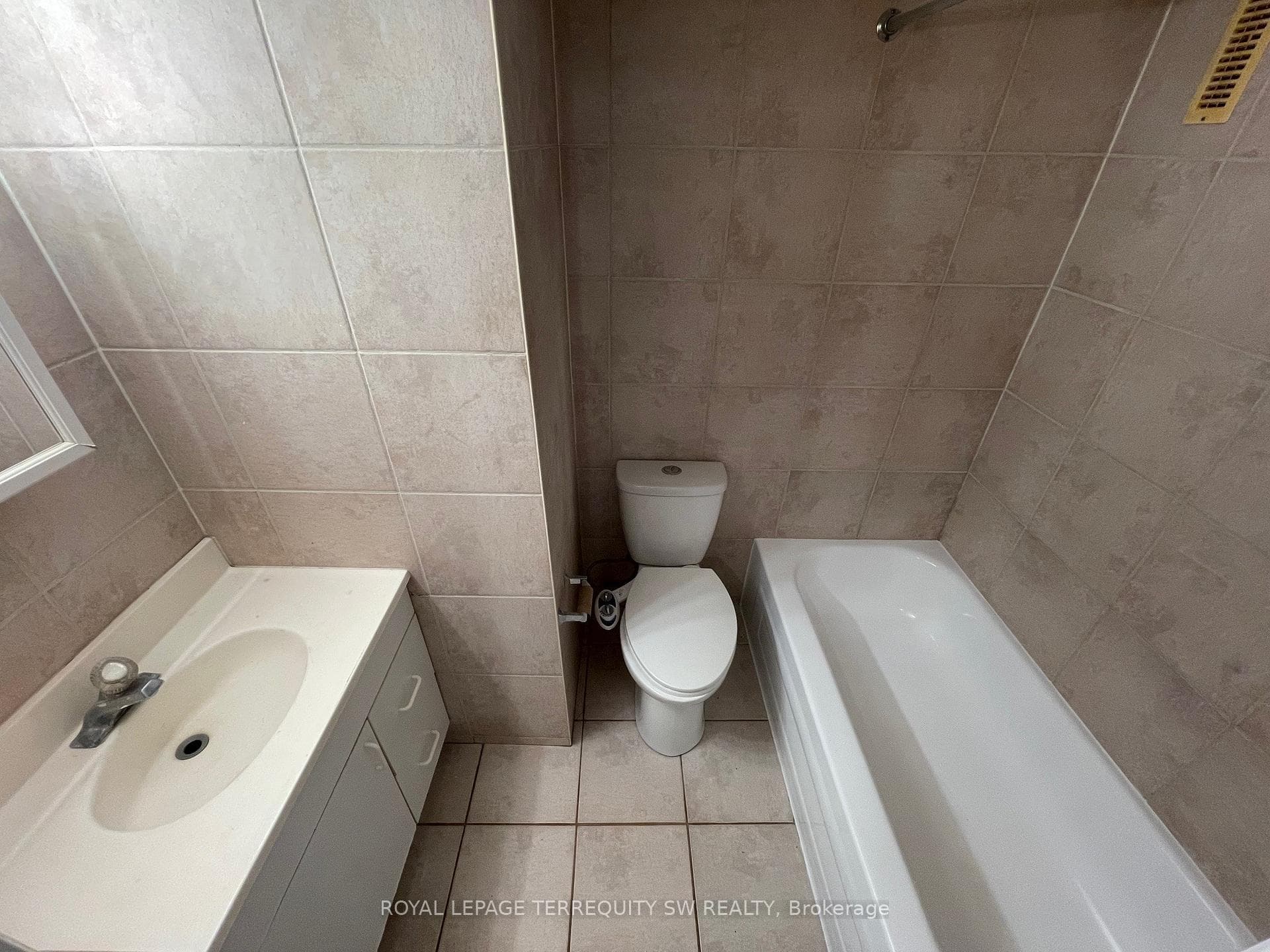 8 Sorauren Avenue Unit Ft Lwer photo 8