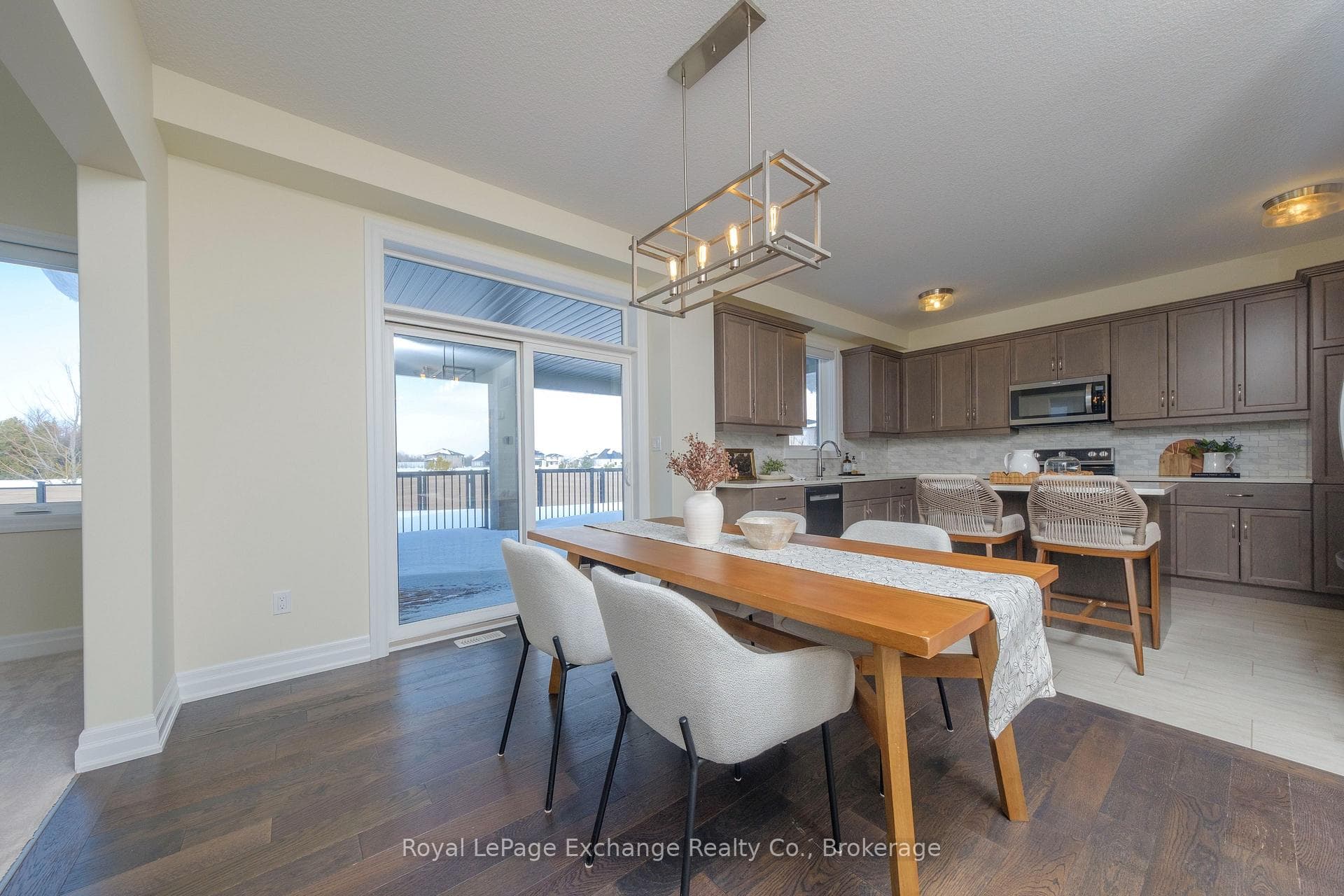 Eating area/Kitchen