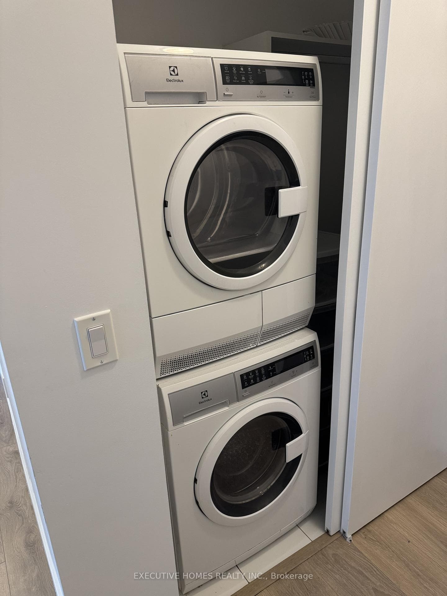215 Queen Street Unit 1208 photo 11