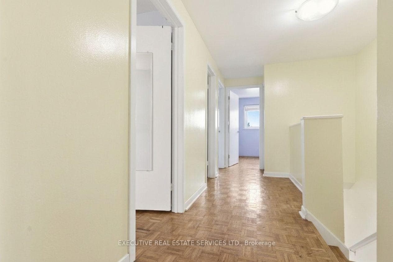 60 Chipwood Crescent photo 6