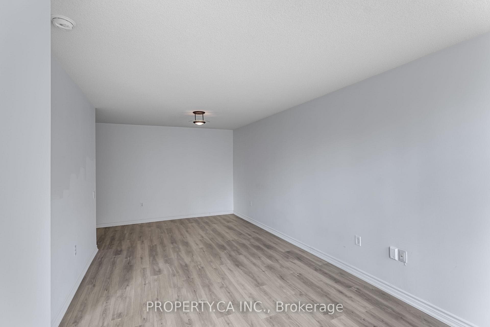 21 Overlea Boulevard Unit 201 photo 11