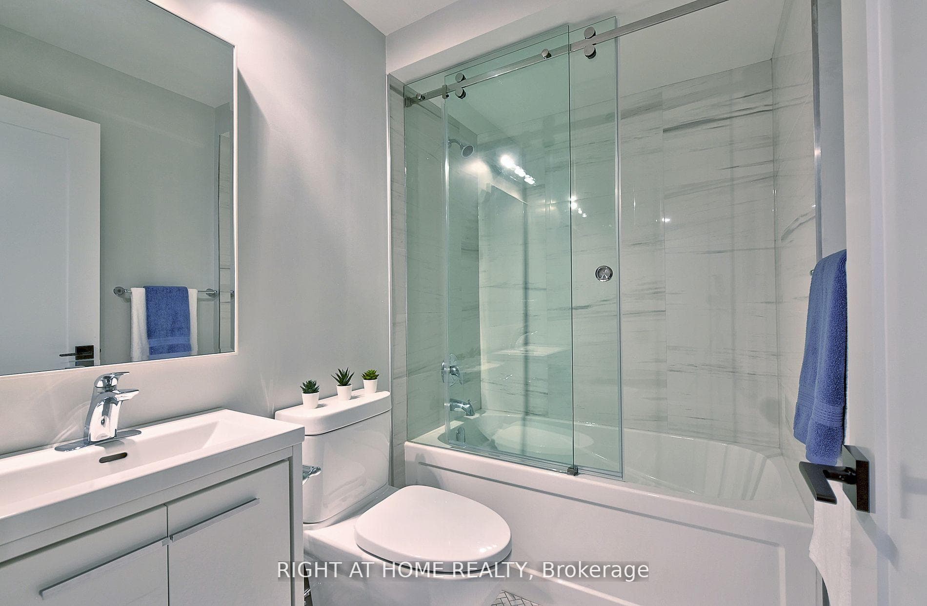 131 Brock Avenue Unit Unit 1 photo 5