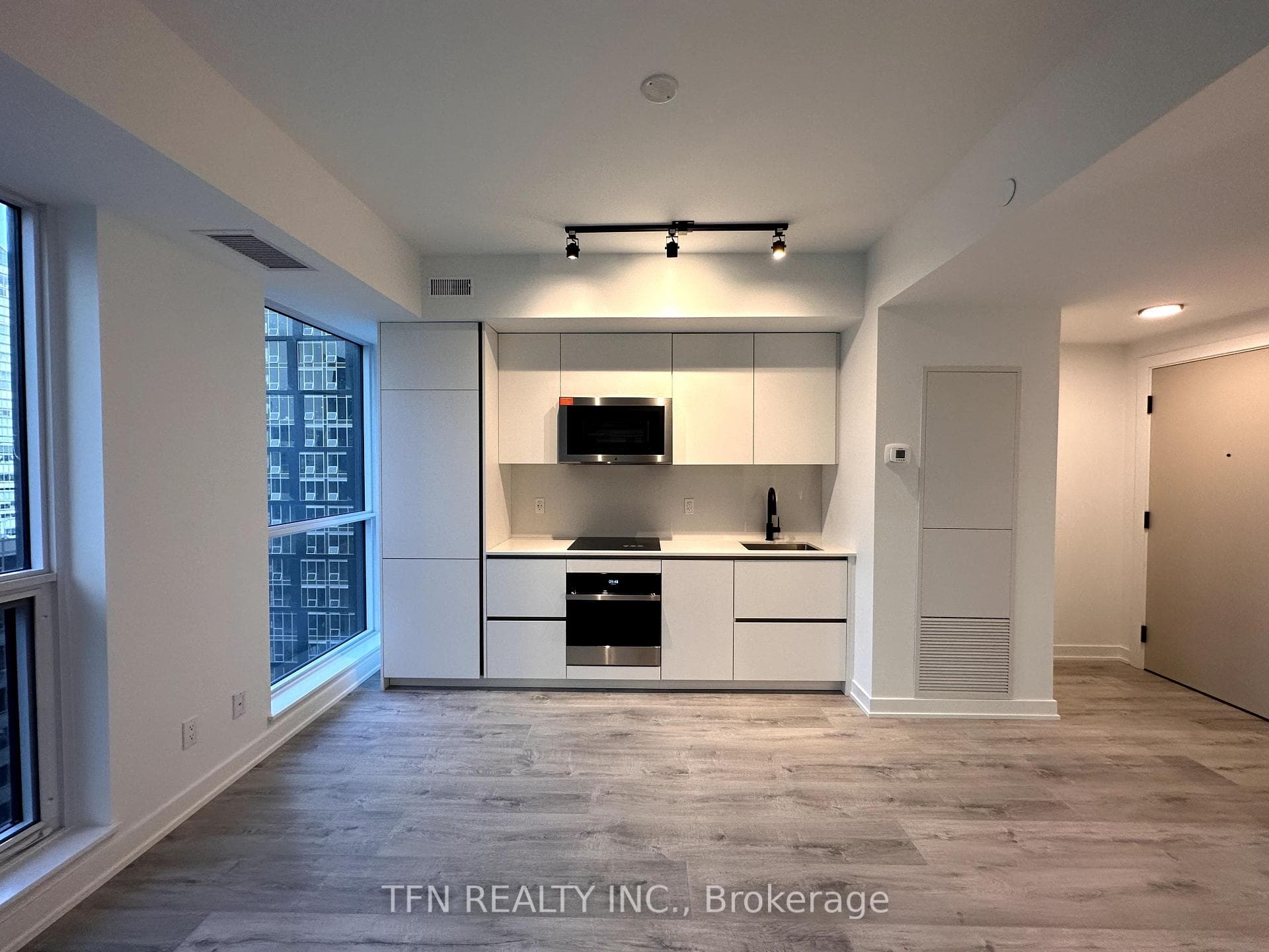 327 King Street Unit 3601 photo 6