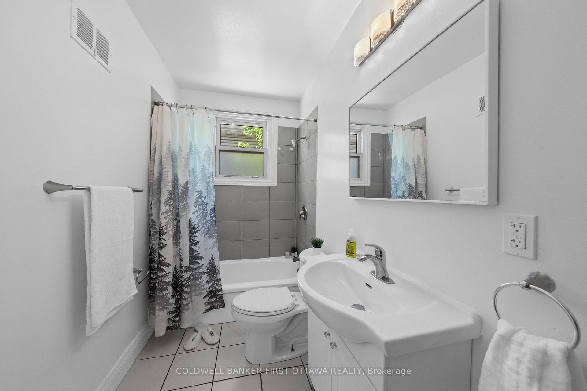 Full 4 pc bathroom w privacy window in shower.