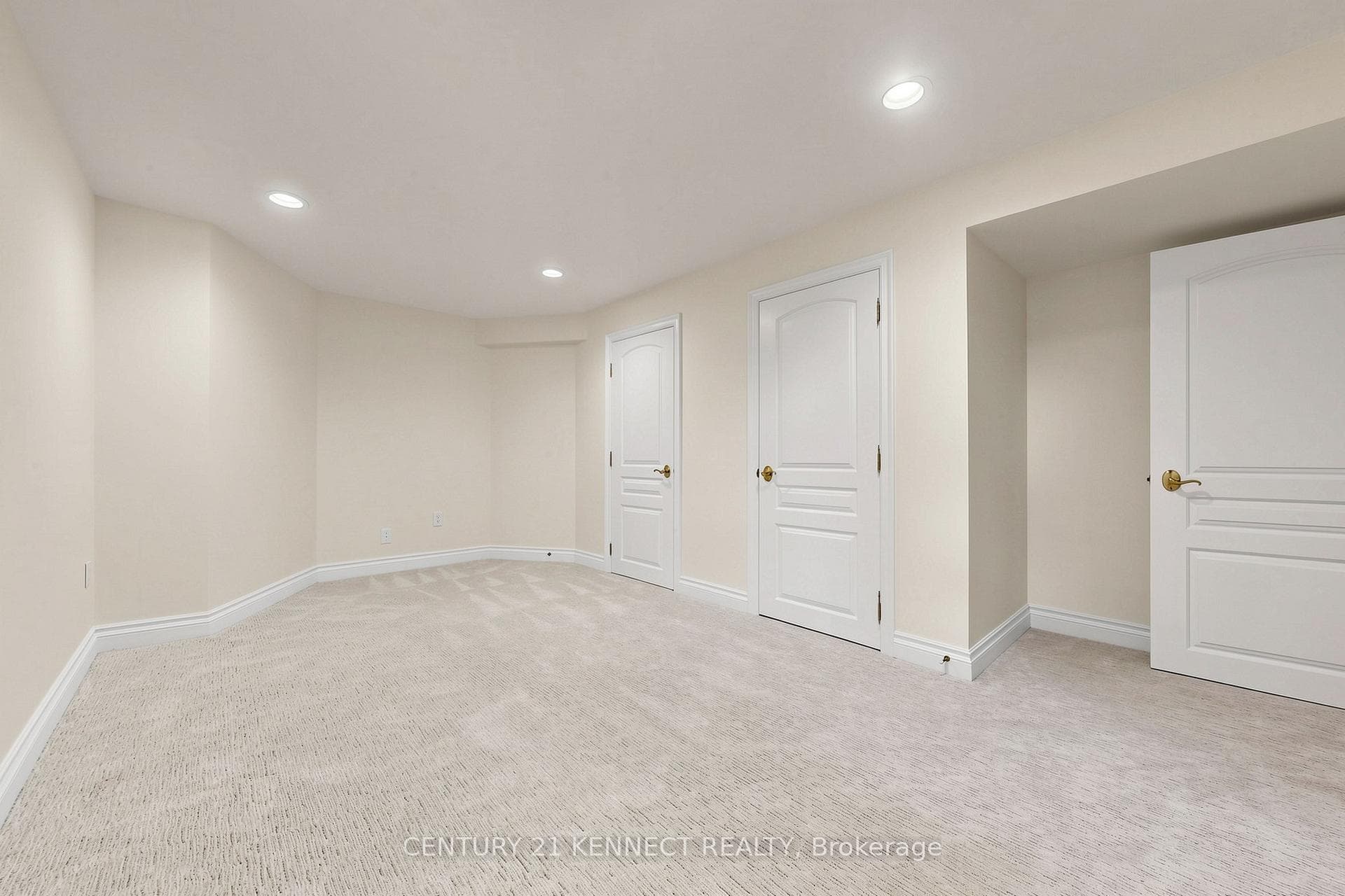 53 Grenadier Crescent photo 36