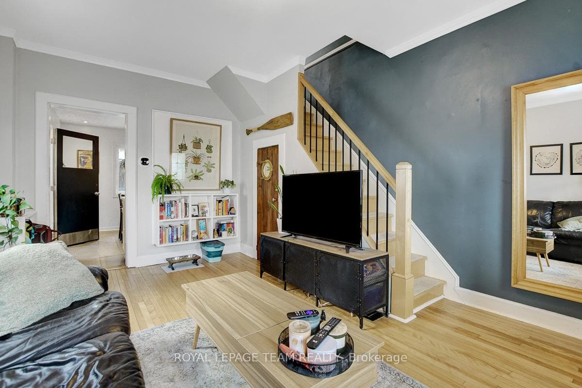56 CHAMPAGNE Avenue photo 9