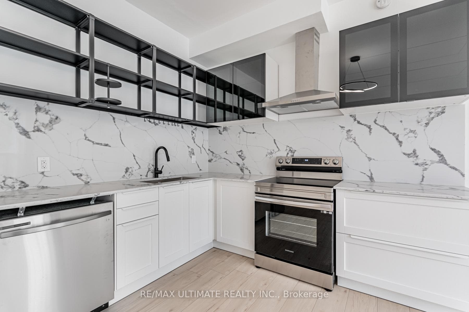 229 Spadina Avenue Unit 301 photo 6