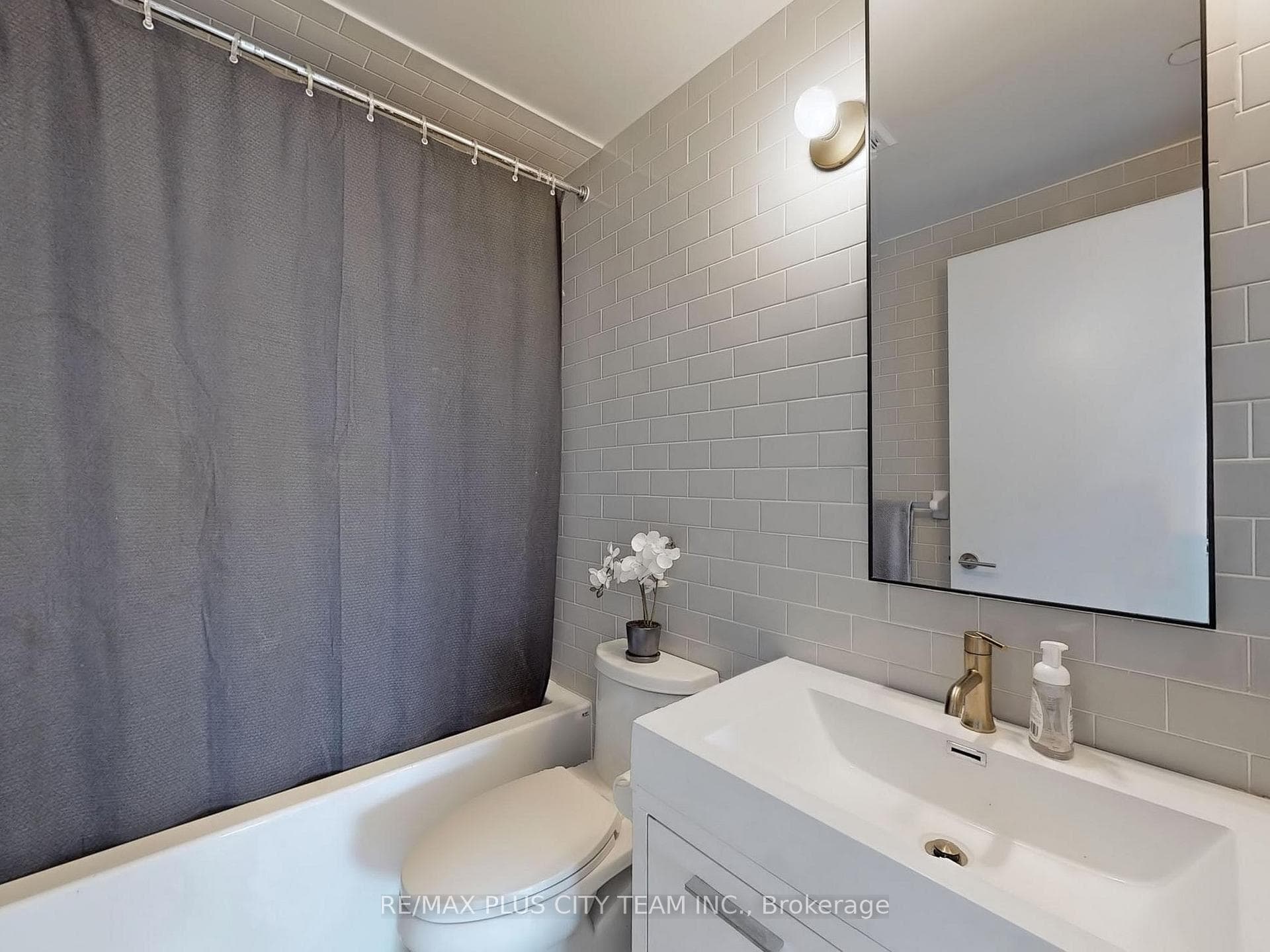 106 Dovercourt Road Unit 807 photo 17