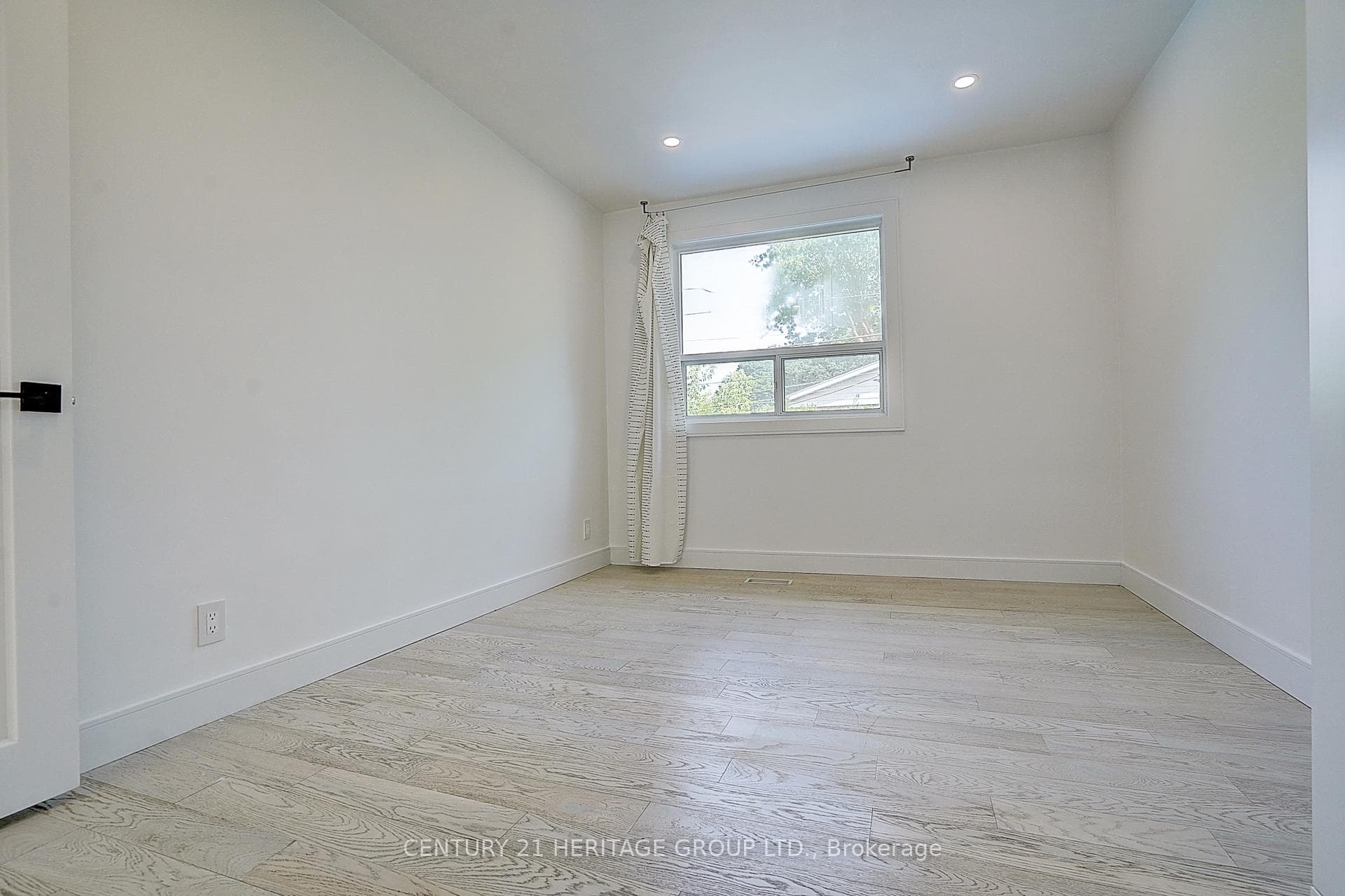 326 McConvey Drive photo 12