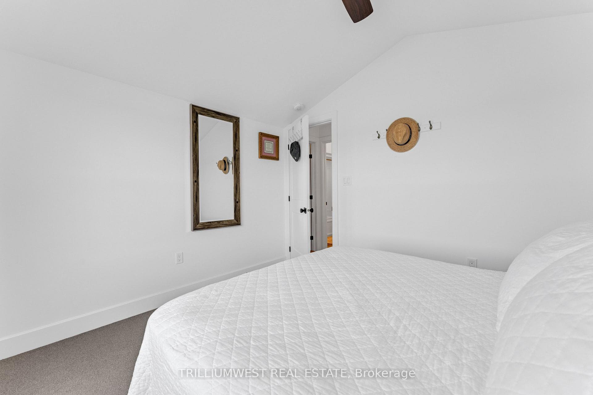 1040 Lark Lane photo 25