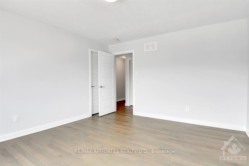203 YEARLING Circle photo 21