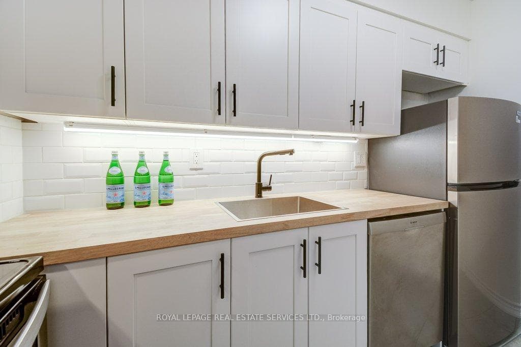 212 Kerr Street Unit 907 photo 17