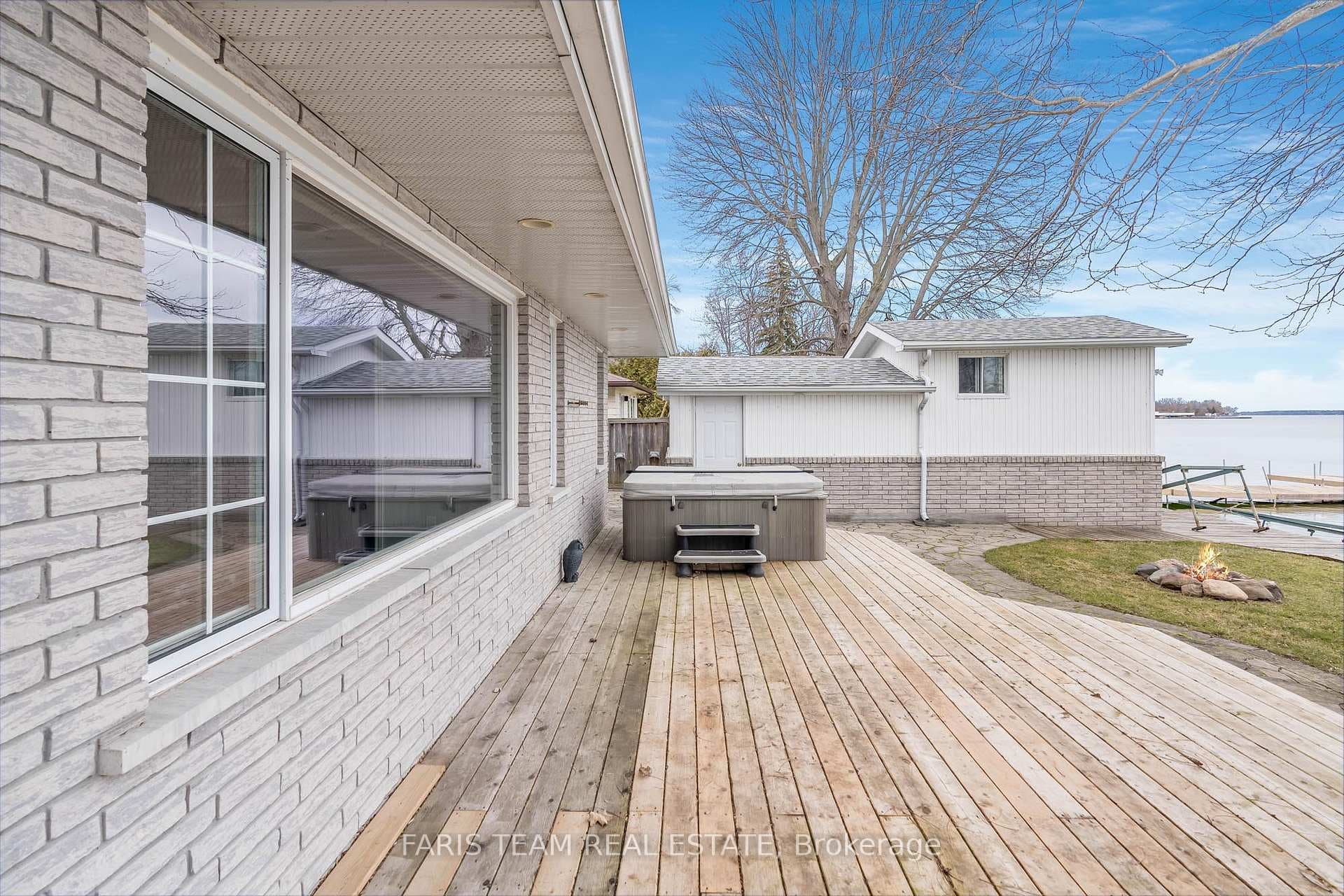 927 Barry Avenue photo 28
