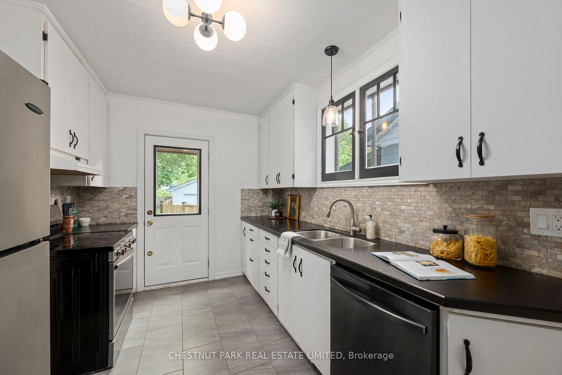 94 Briscoe Street photo 8