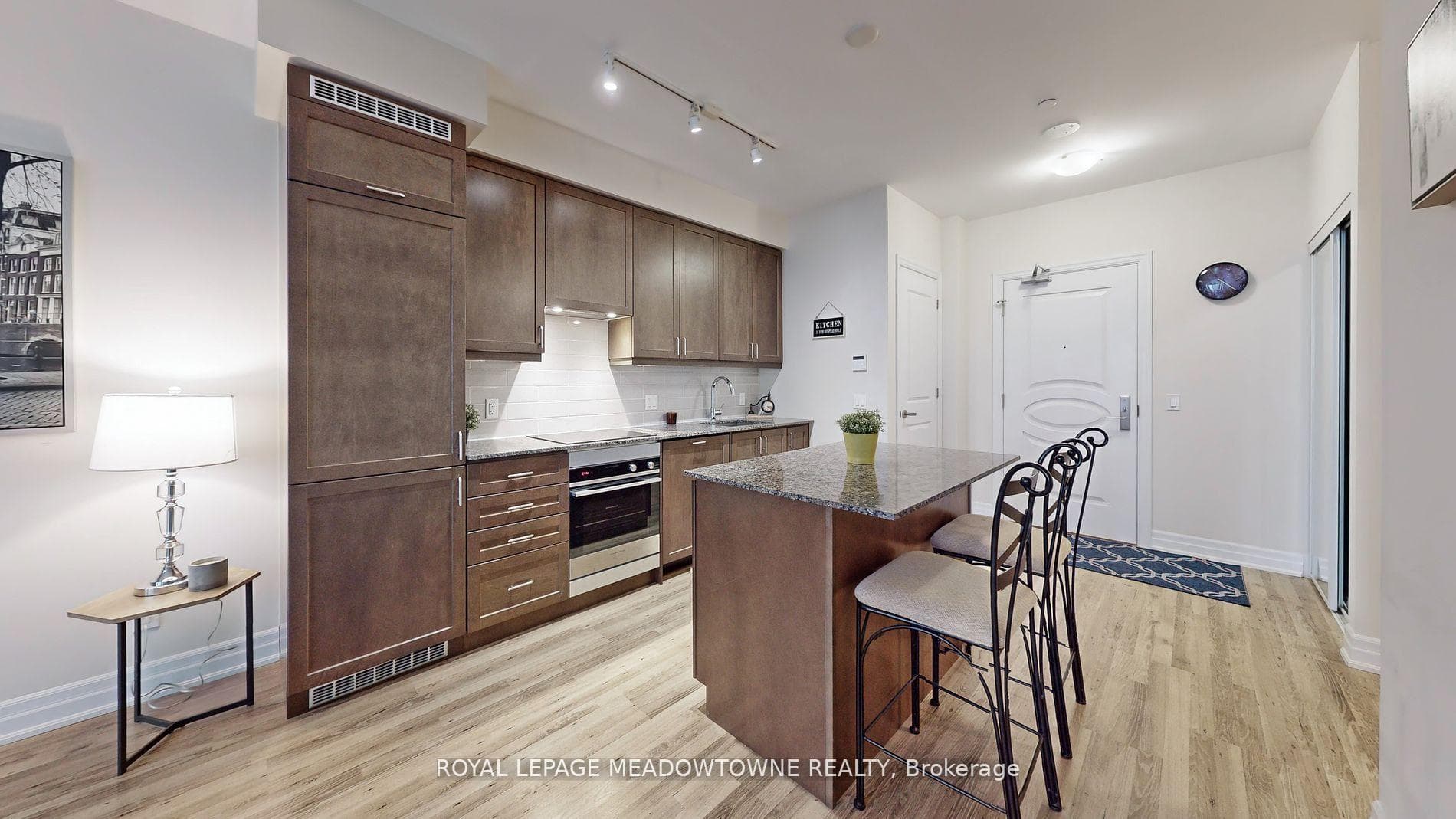 9085 Jane Street Unit 208 photo 11