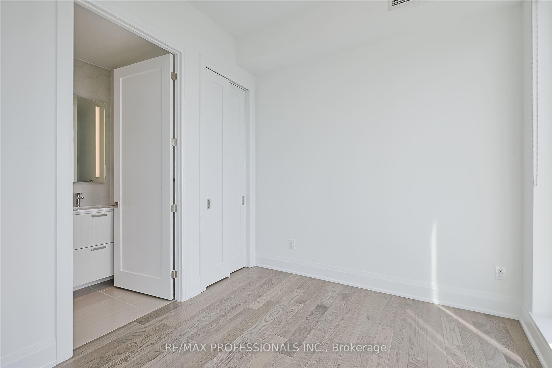 470 Front Street Unit GPH13 photo 22