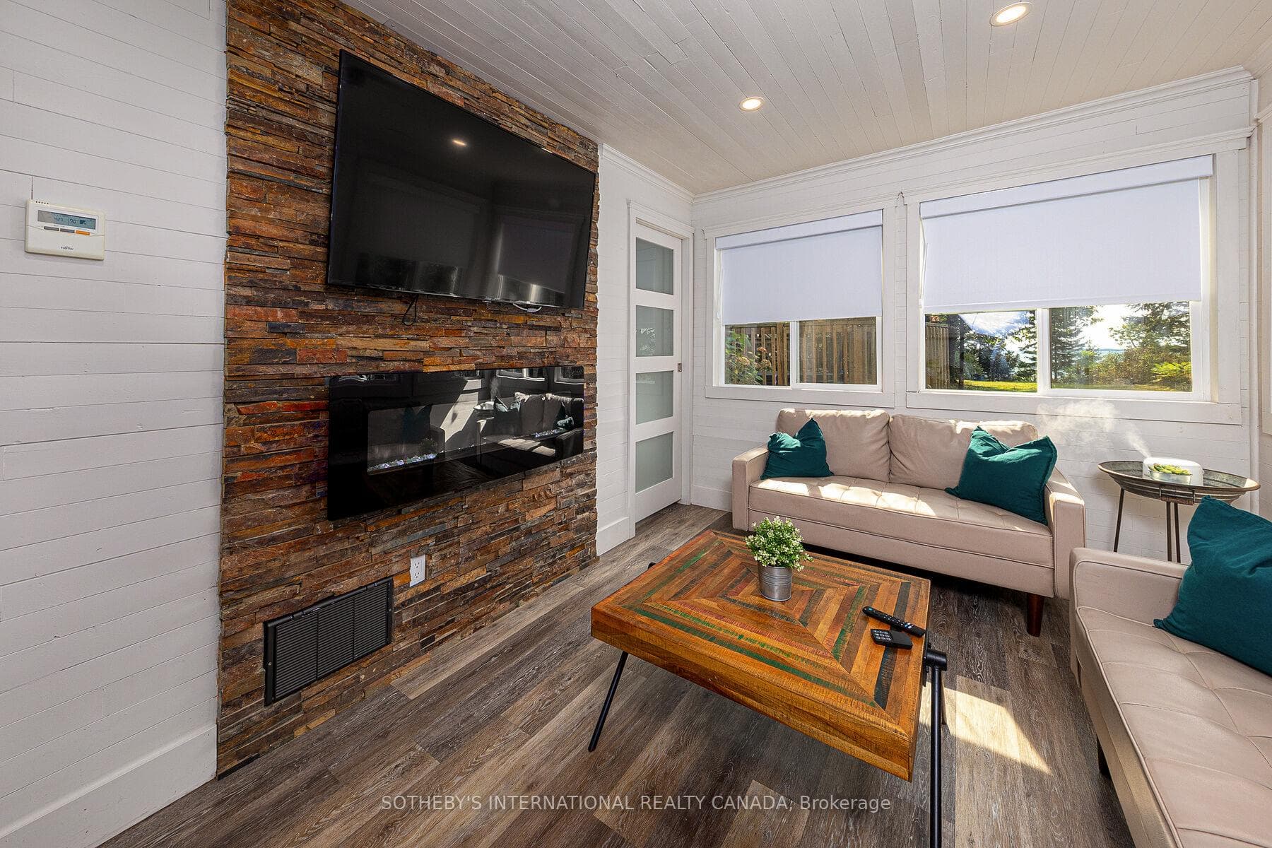345 Thousand Islands Parkway photo 19