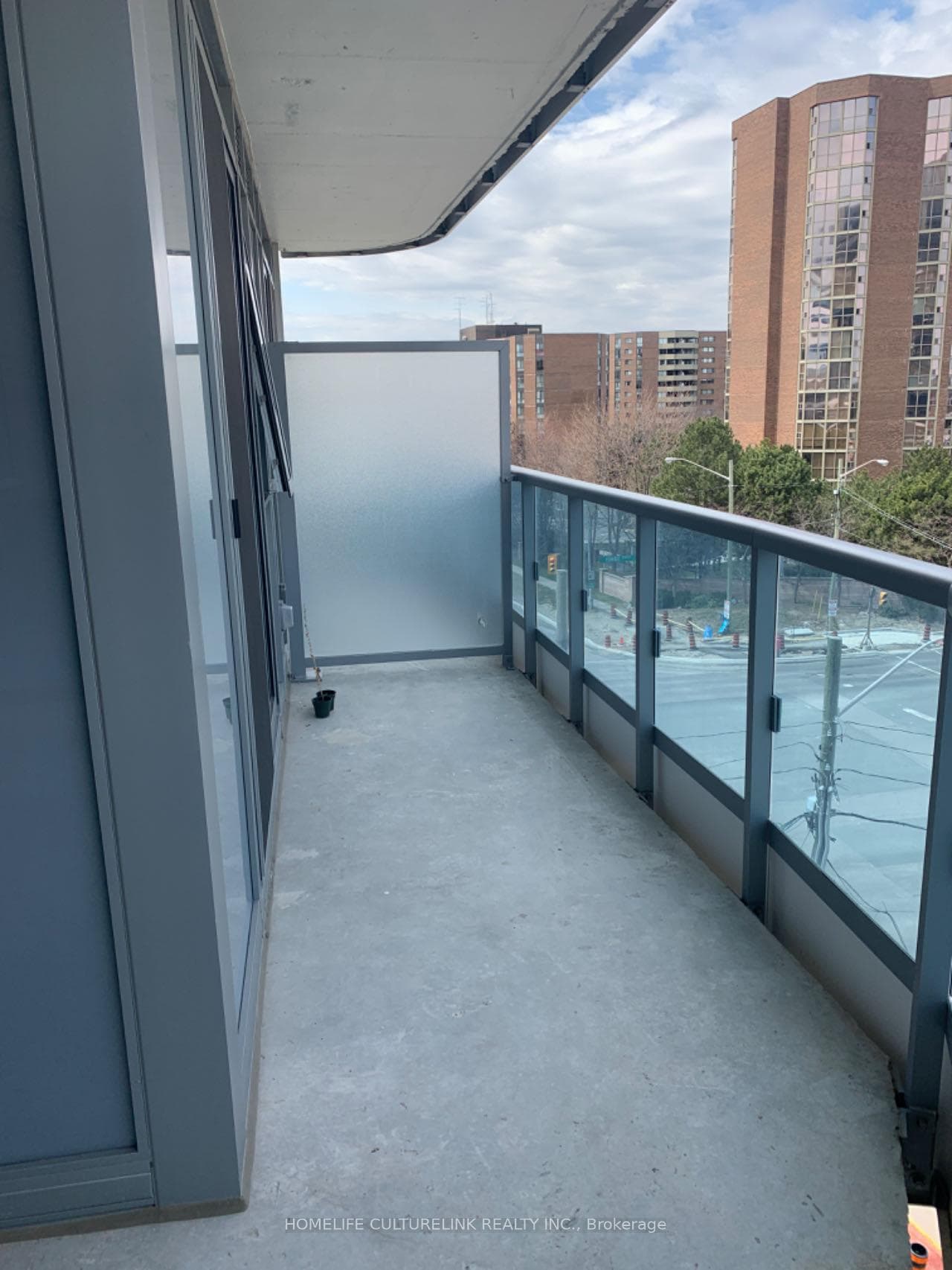 9471 Yonge Street Unit 609 photo 7