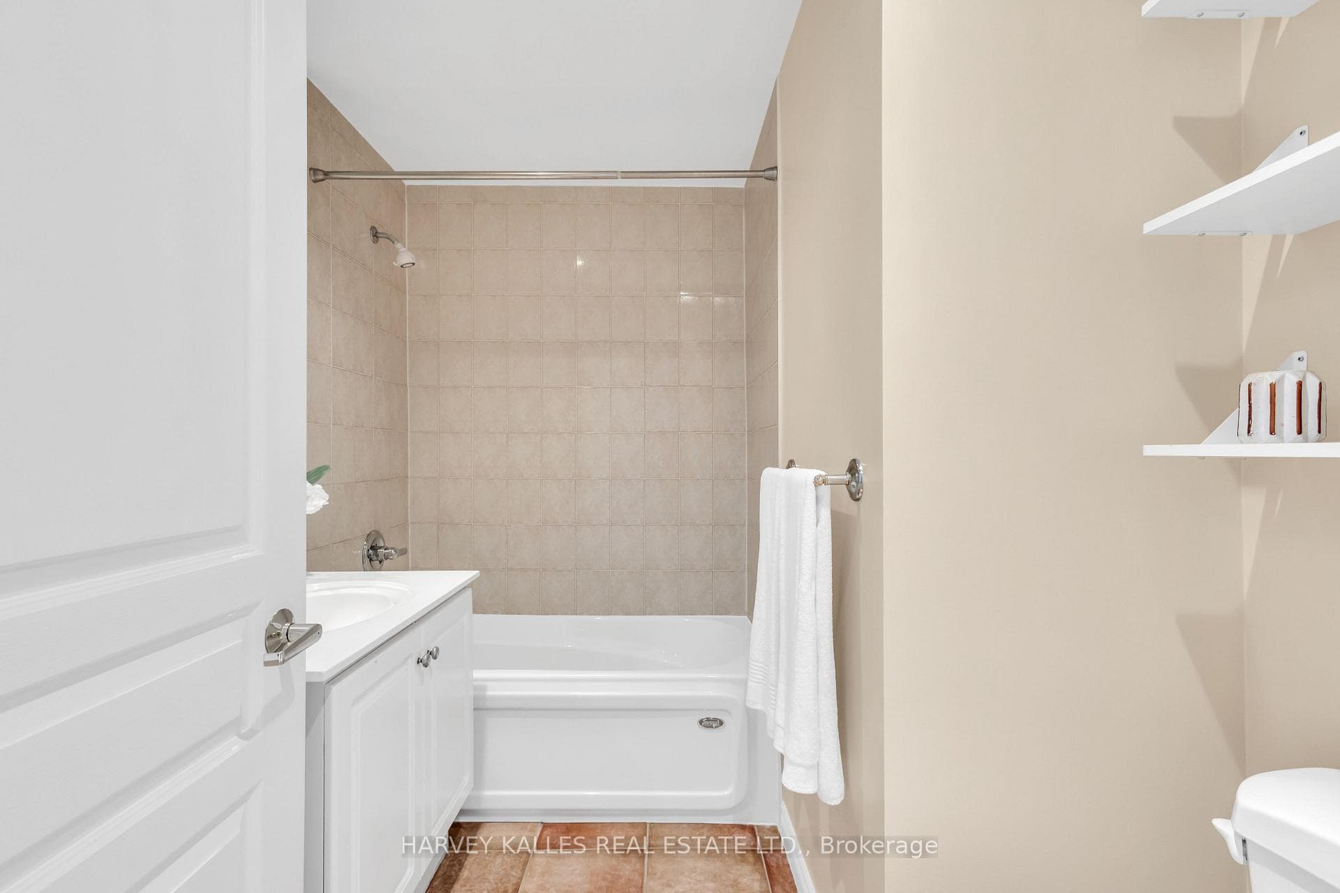 1 Deer Park Crescent Unit 303 photo 26