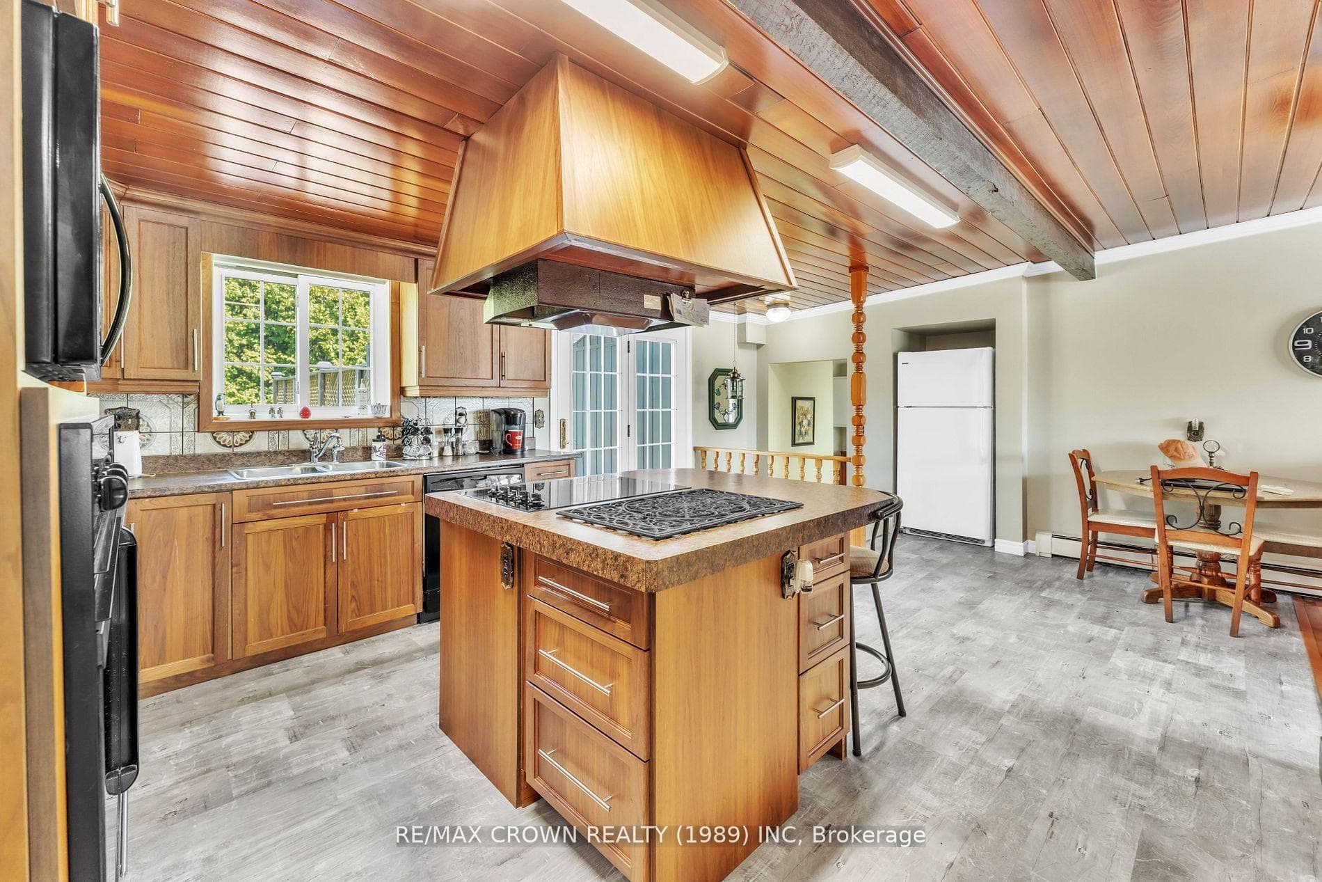790 Lalande Road photo 15