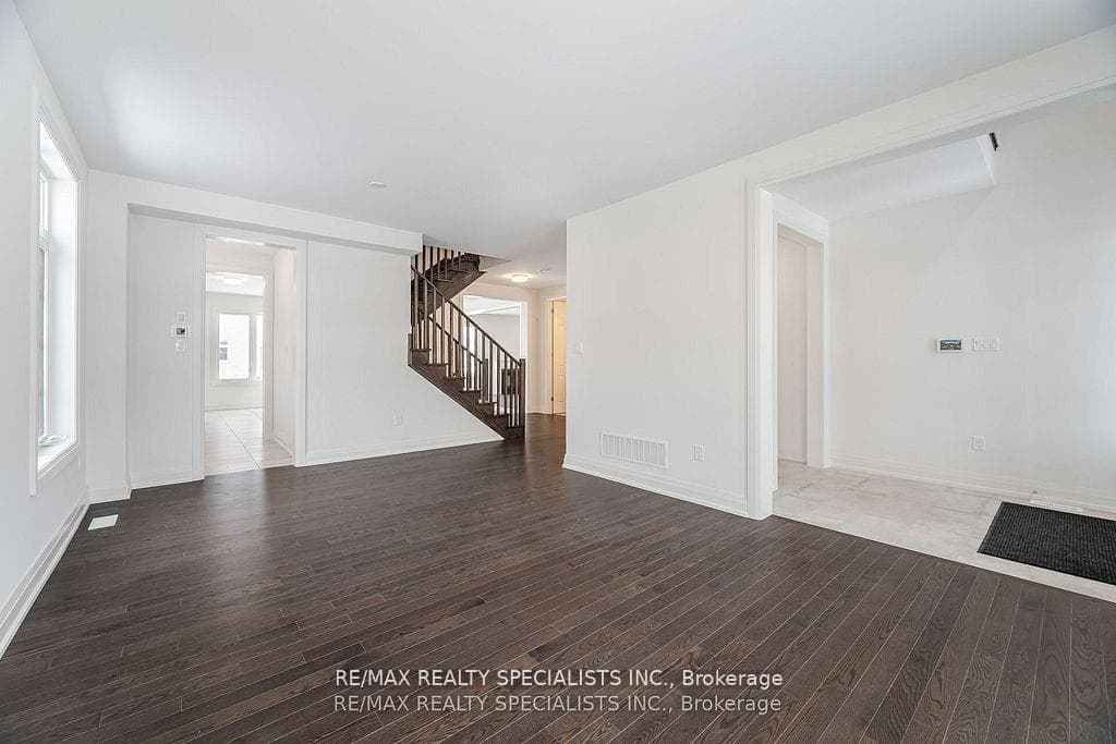 54 Marigold Boulevard photo 3