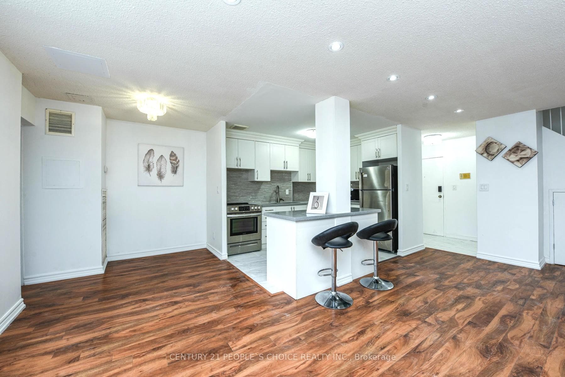 3025 The Credit Woodlands N/A Unit 409 photo 11
