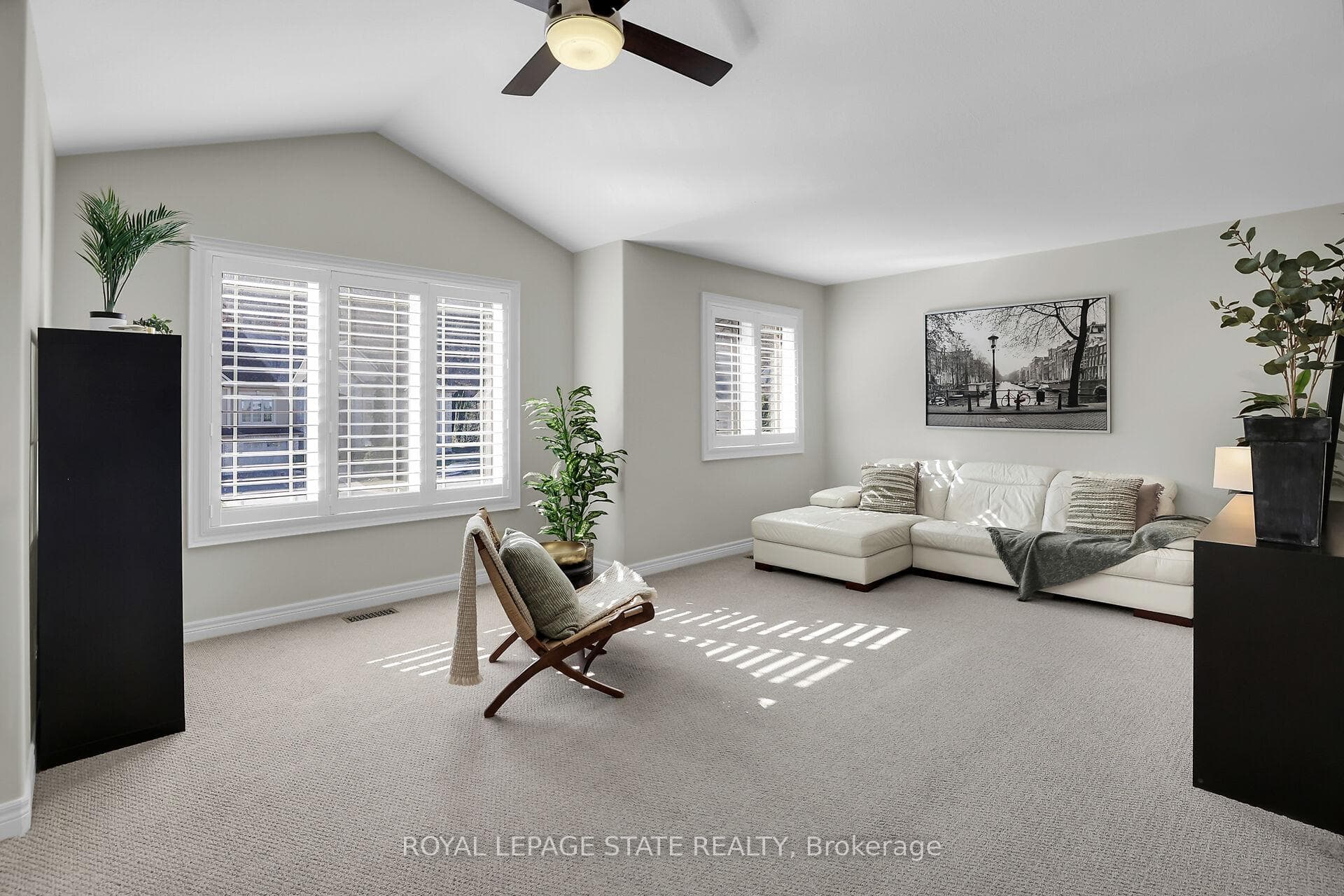 2nd Level Loft/Family Room/Vaulted Ceiling
