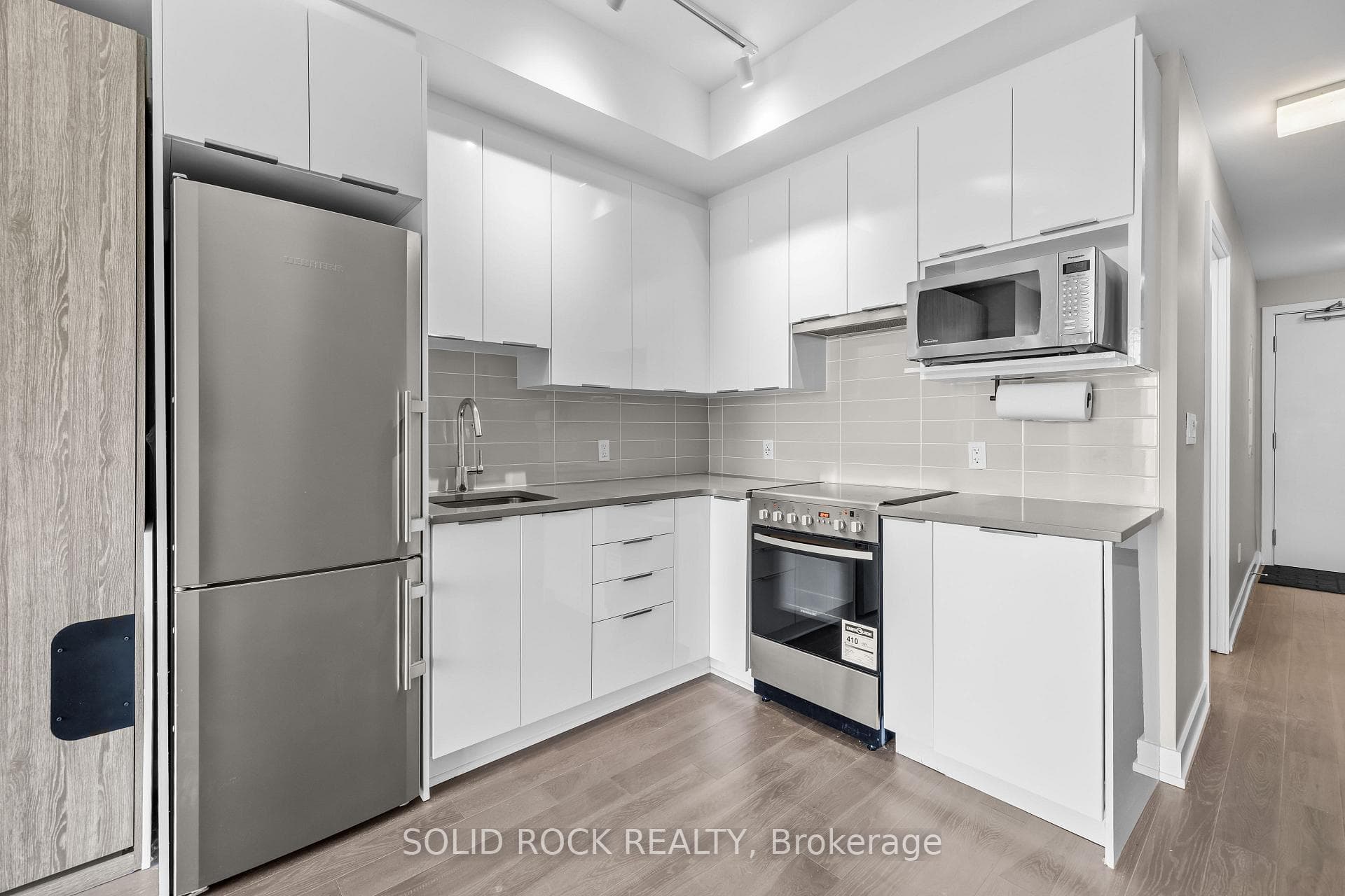 530 De Mazenod Avenue Unit 201 photo 11