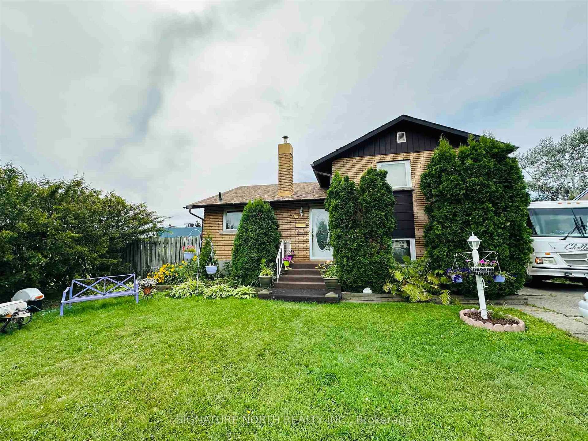 655 Dawson Street photo 1