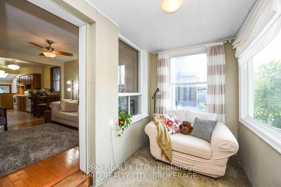 475 Lauder Avenue photo 17