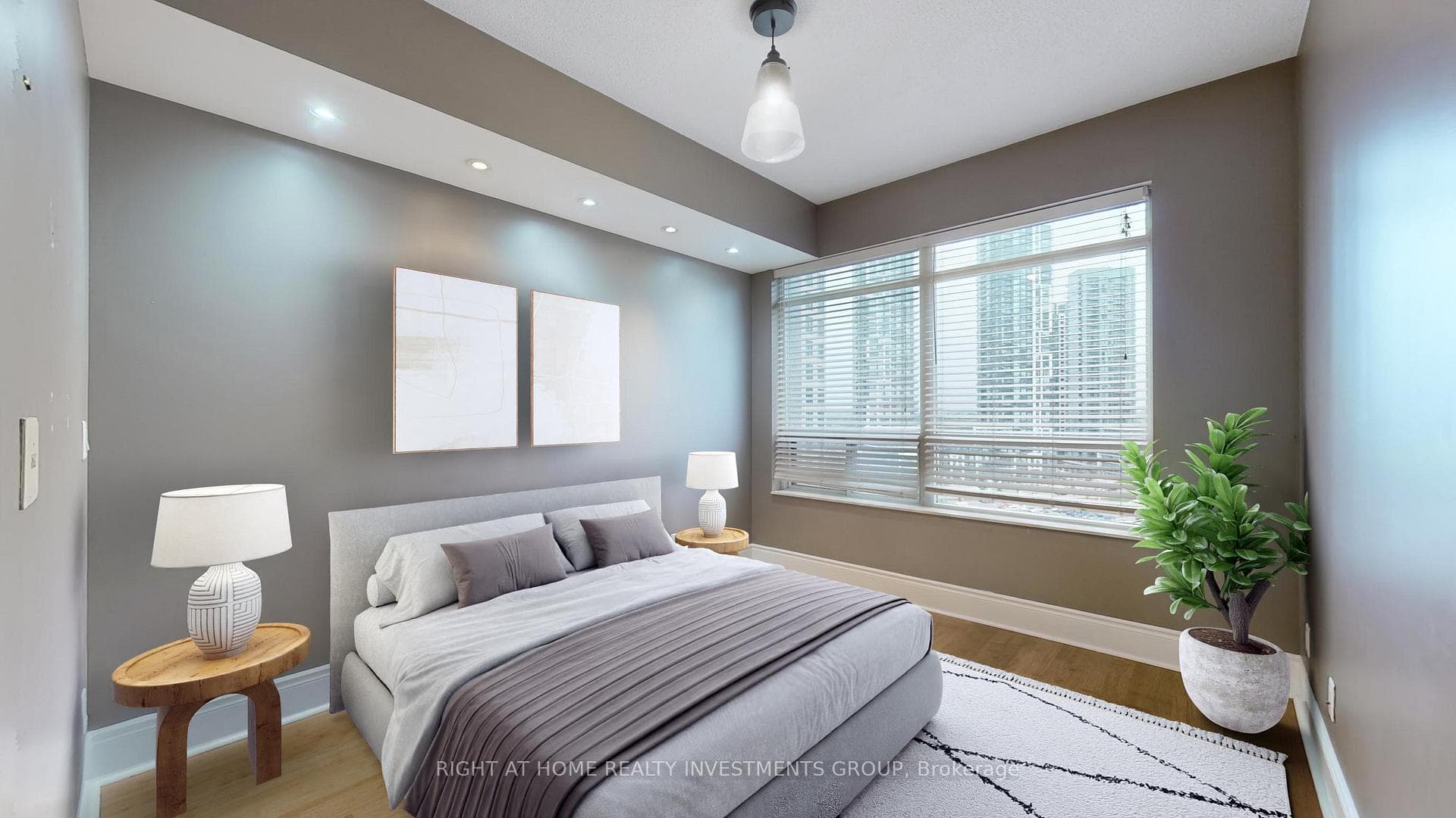 310 Burnhamthorpe Road Unit 1501 photo 11
