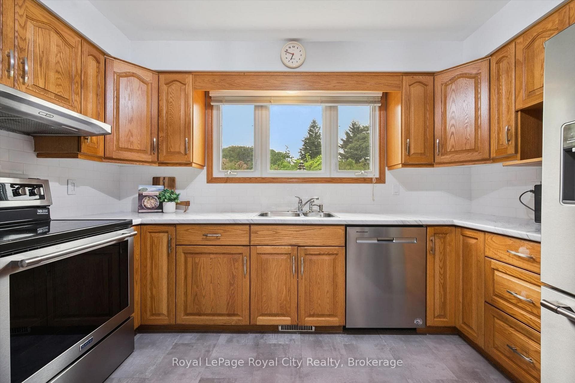 30 Westminster Avenue photo 15