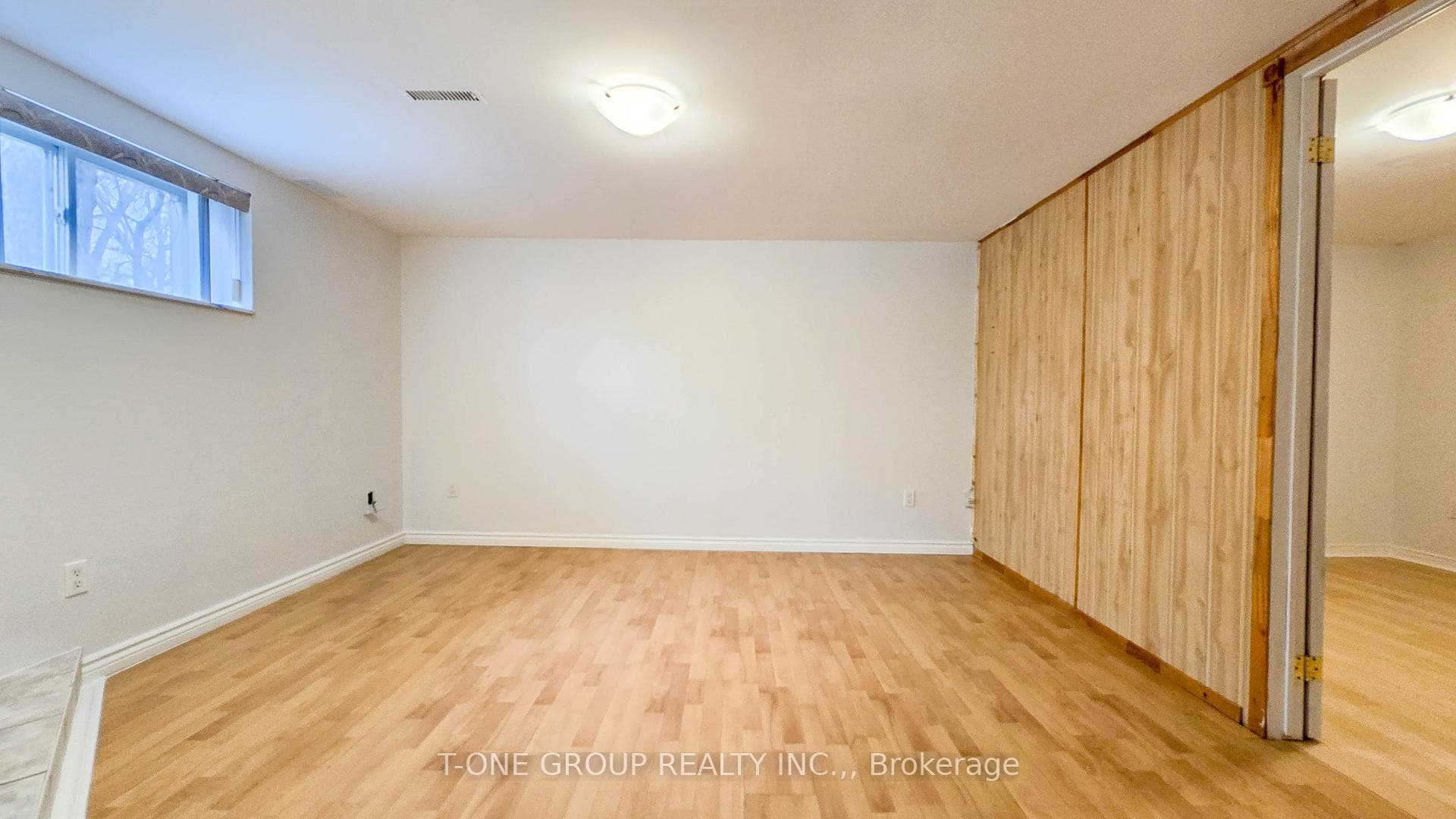 452 LYNETT Crescent Unit BSMT photo 2