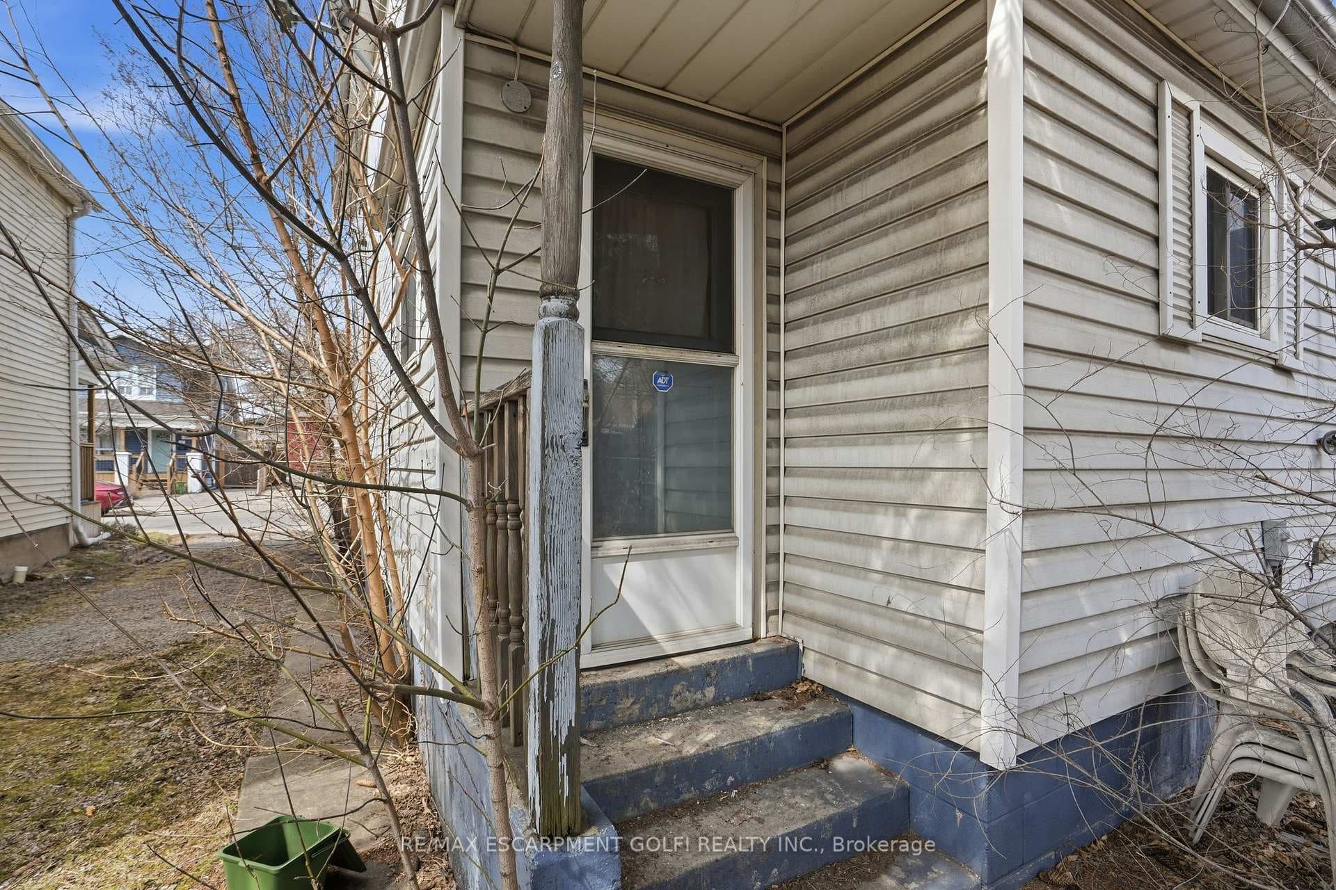 250 Rosslyn Avenue photo 4