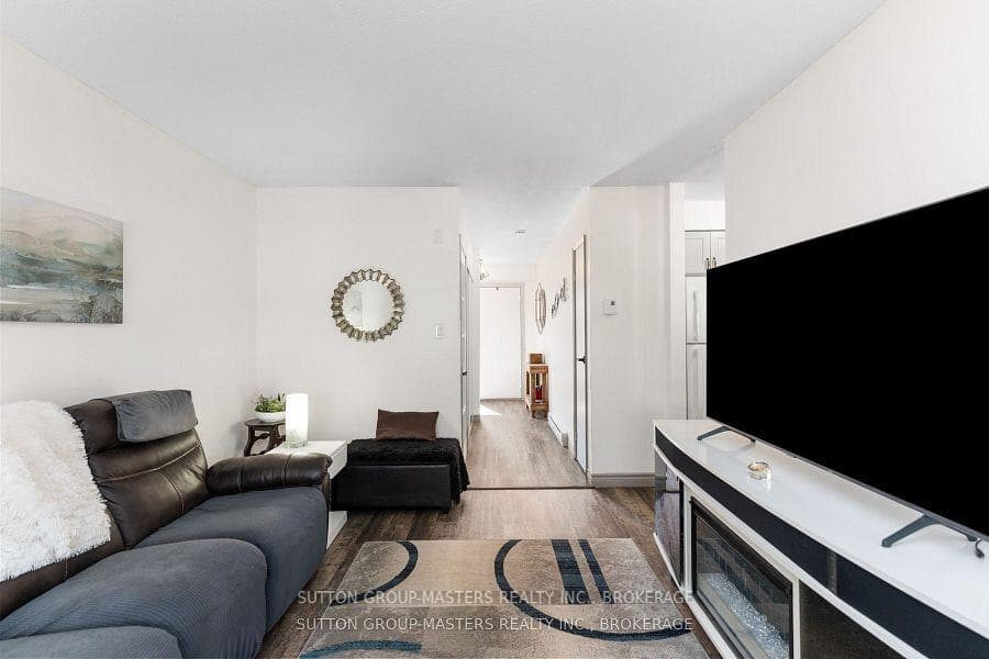 19 MacPherson Avenue Unit 28 photo 9