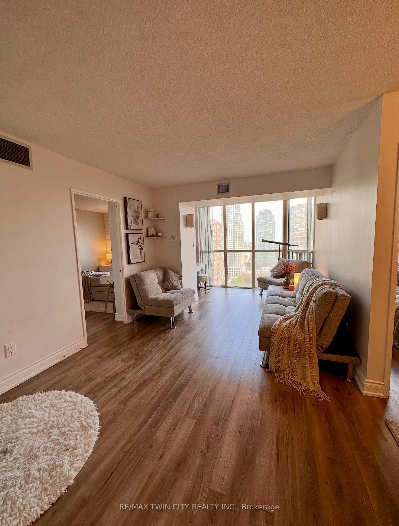 265 Enfield Place Unit 1801 photo 12