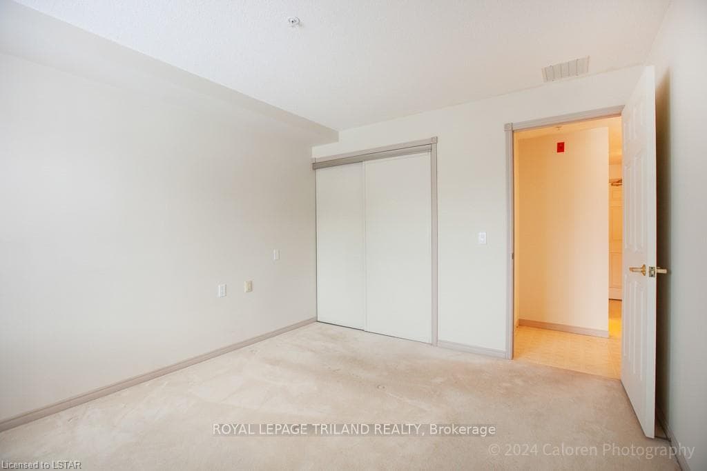 511 Gainsborough Road Unit 304 photo 12