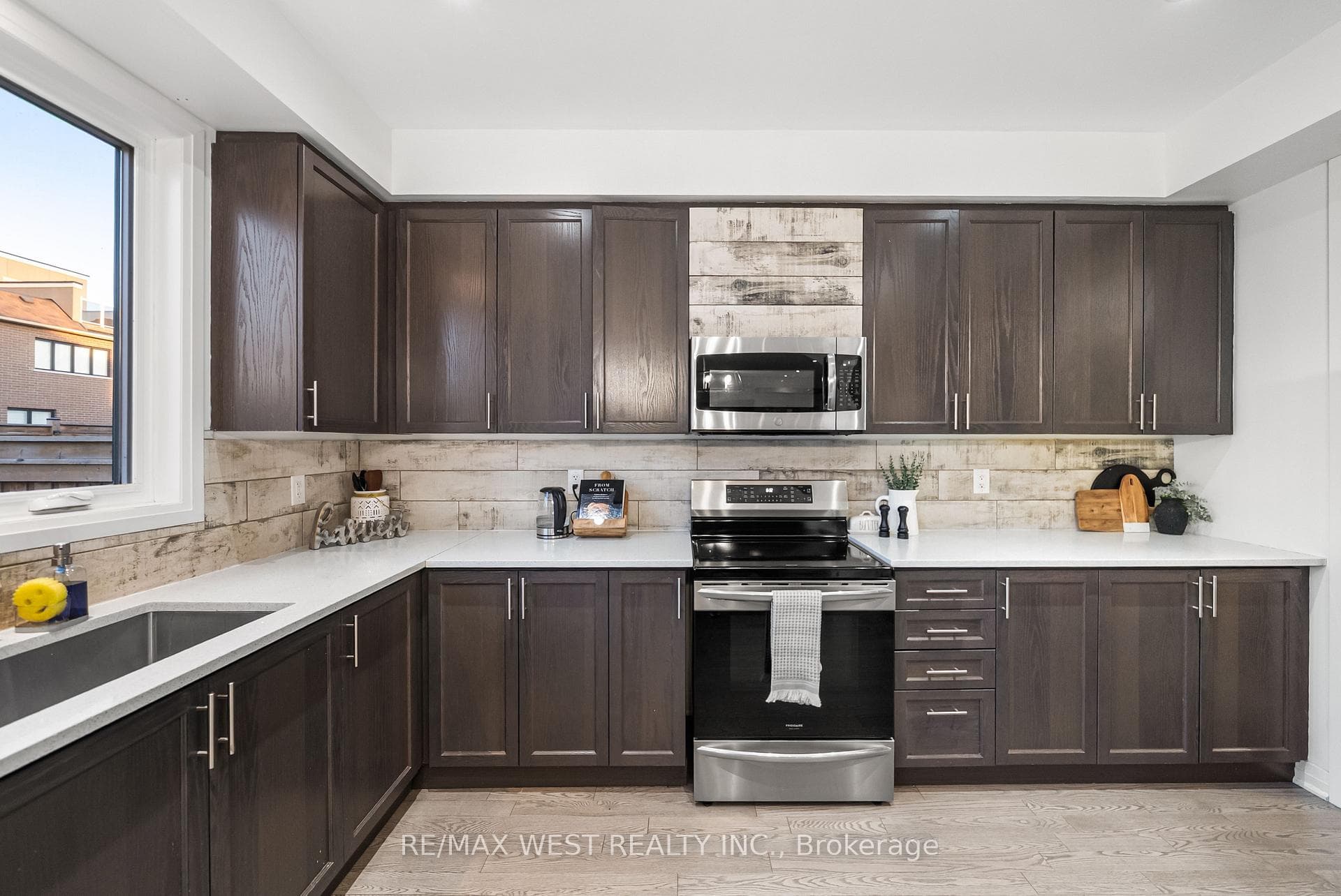15 Larkin Lane photo 5