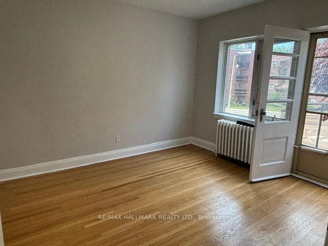 111 Oriole Parkway Unit 202 photo 9