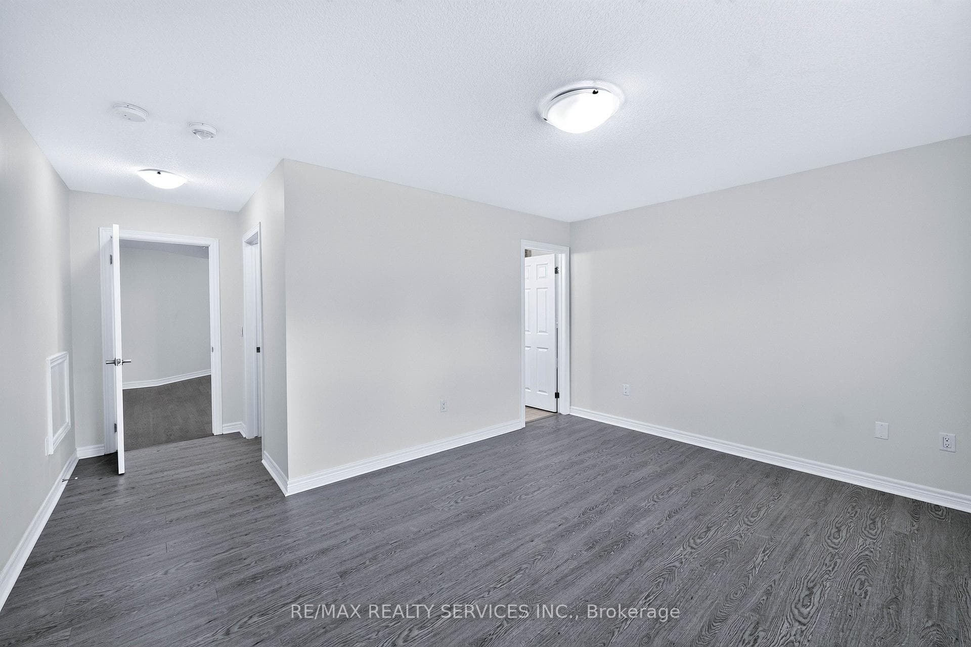 1149 Upper Thames Drive photo 26