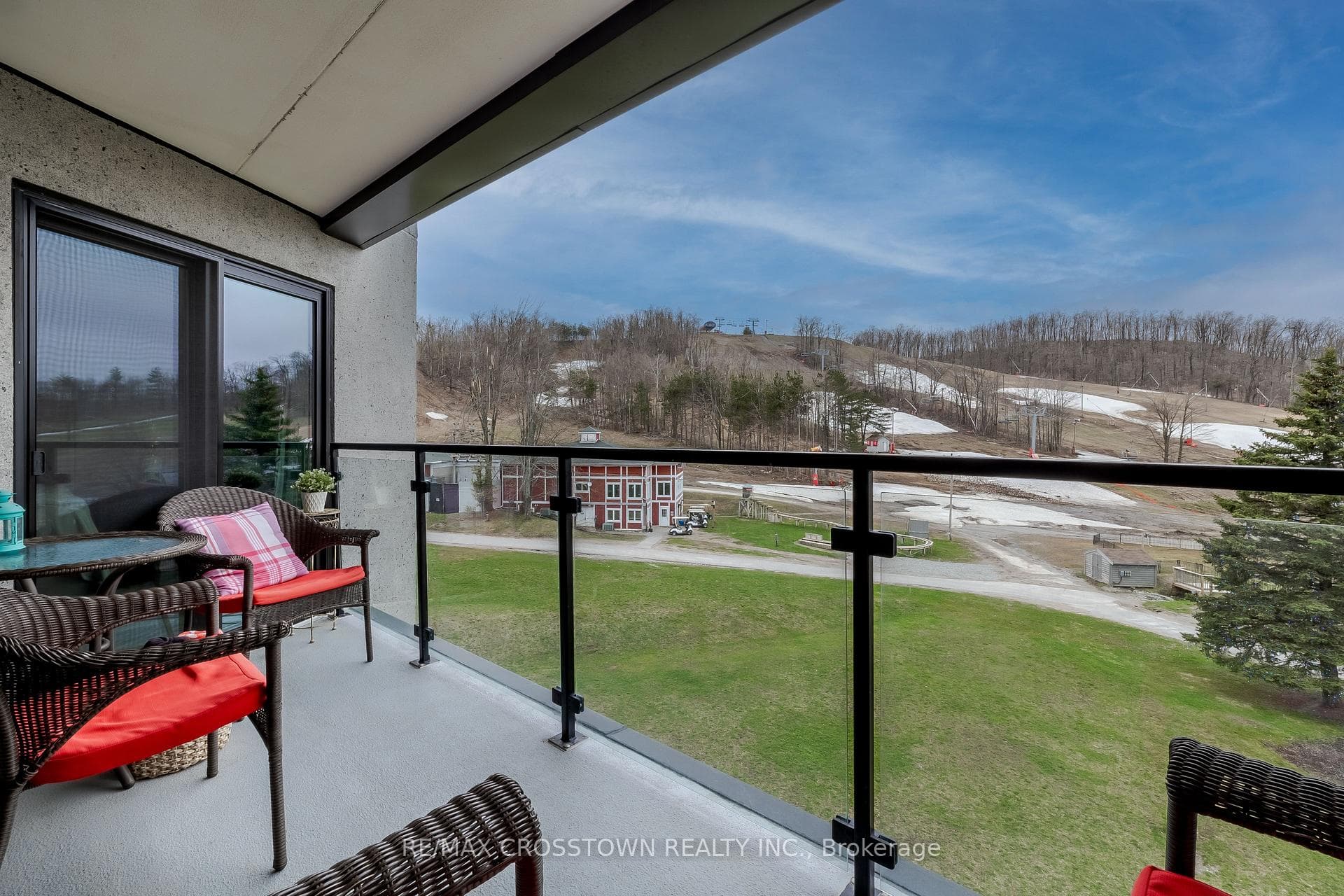 80 HORSESHOE Boulevard Unit 302 photo 27